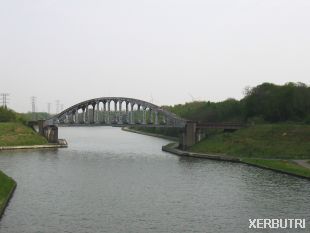 Bezoek aan de Vierendeelbrug bij Gellik over het Albertkanaal tijdens het spoorzoeken naar lijn 20
