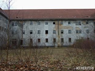 Team Xerbutri bezoekt een oude sovjet-kazerne nabij Berlijn