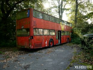 Urban exploren in een stadsbus: De verlaten kinderparty bus van McDonalds