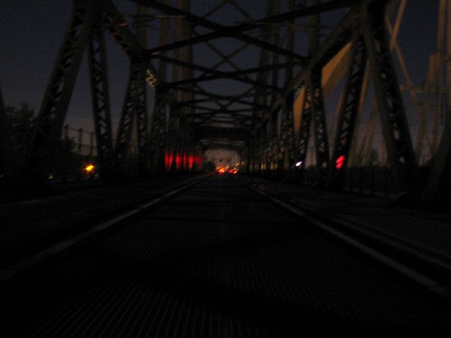 The red signal reflects on the DEMKA-bridge