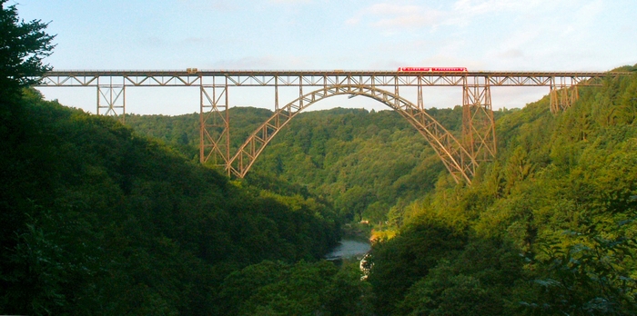 Müngstener Brücke in the morning