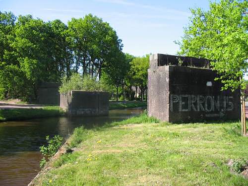Remains of the bridge, perron 15
