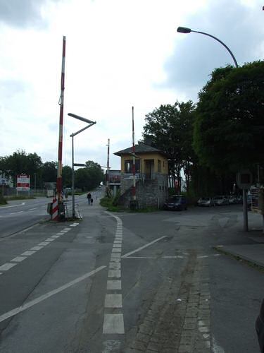 Level crossing with guard house