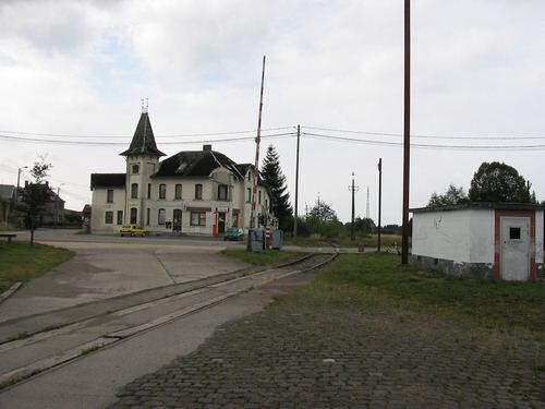 The railway runs further to Weyzwertz