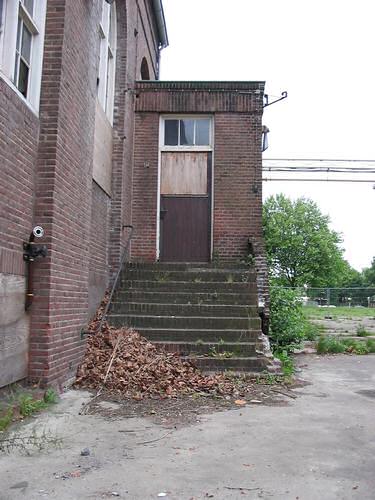 Closed building, Koninklijke verenigde leder