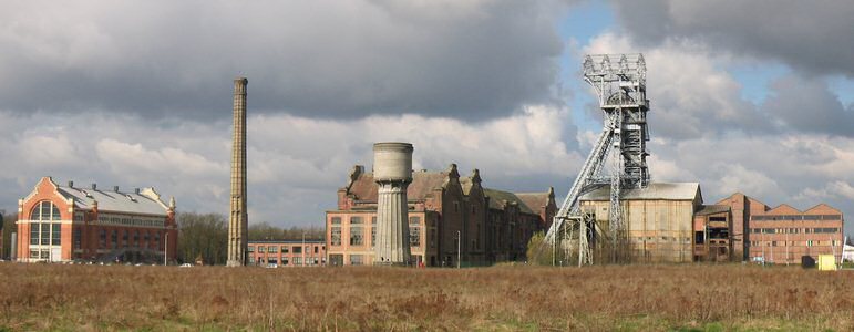 Overzichtsfoto van een steenkoolmijn in de Kempen